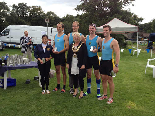 The Cambridge 99 crew receive their prizes from Moira Grainger, Mayor of Warwick